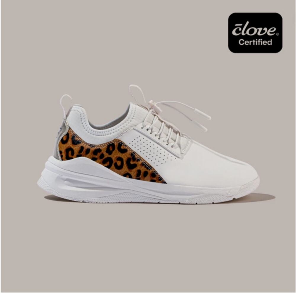 Clove Classic LX White Leopard Nursing Shoes Men's 11.5 Women's 13.5 NWOB